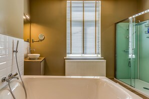 Bathtub, hair dryer, towels