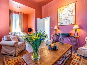 TV - Luxurious holiday home in Heers with terrace (Mettekoven)