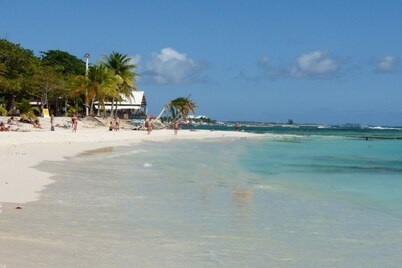  SOMPTUOUS VILLA THE HUMMINGBIRD