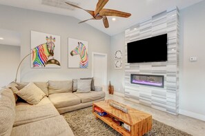 Smart TV, fireplace - Luxury 5BR Vegas Retreat: Pool & Spa, Game Room, Volleyball & Chess (Las Vegas)