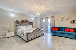 5 habitaciones, escritorio y tabla de planchar con plancha 