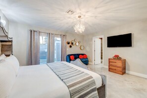 5 bedrooms, desk, iron/ironing board, travel crib - Luxury 5BR Vegas Retreat: Pool & Spa, Game Room, Volleyball & Chess (Las Vegas)
