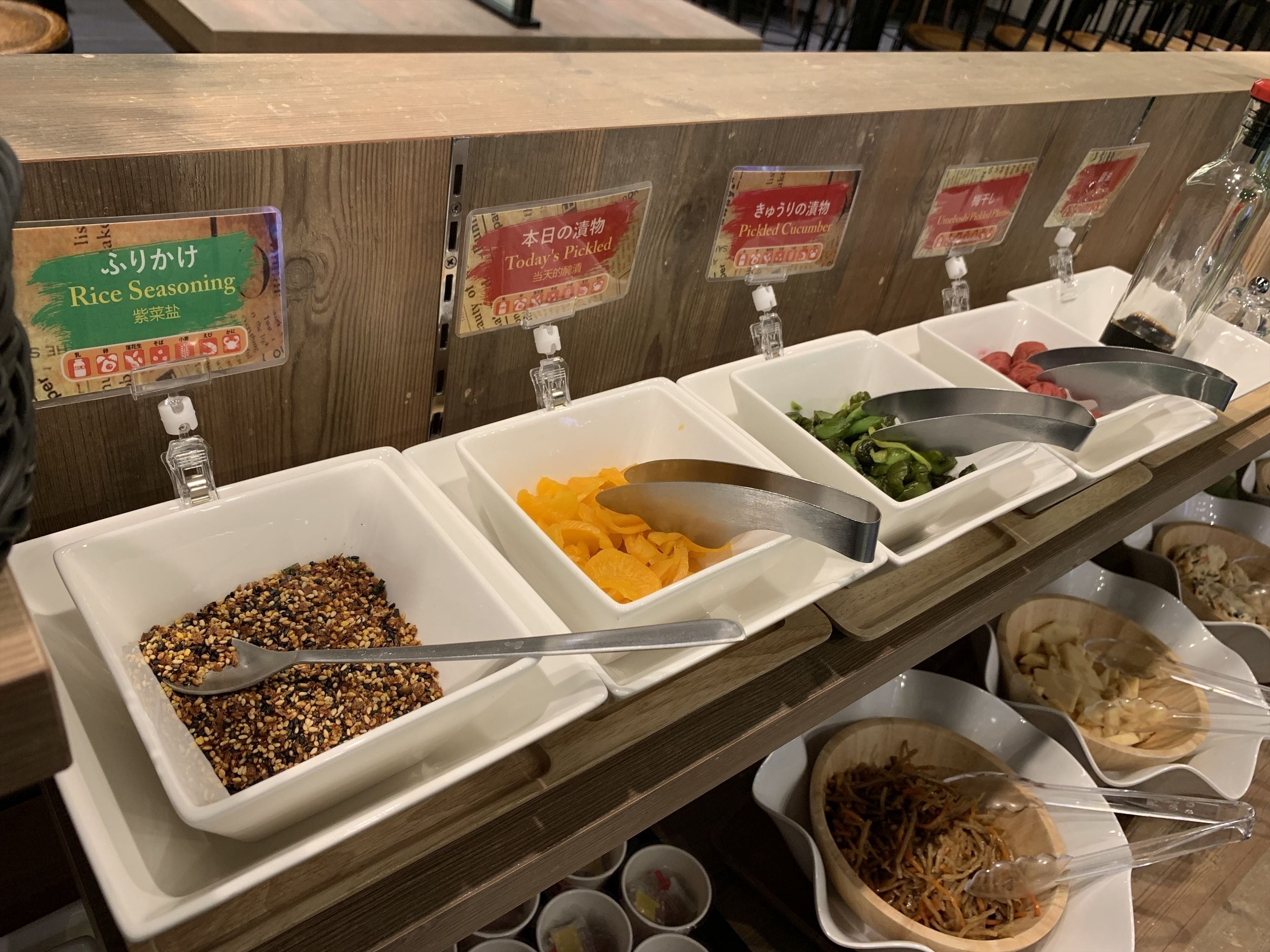 朝食 (ビュッフェ)、毎日提供 (有料)