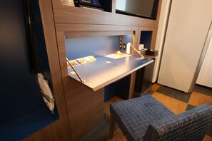 In-room safe, blackout curtains, free WiFi, bed sheets - Henn na Hotel Tokyo Haneda (Tokyo)