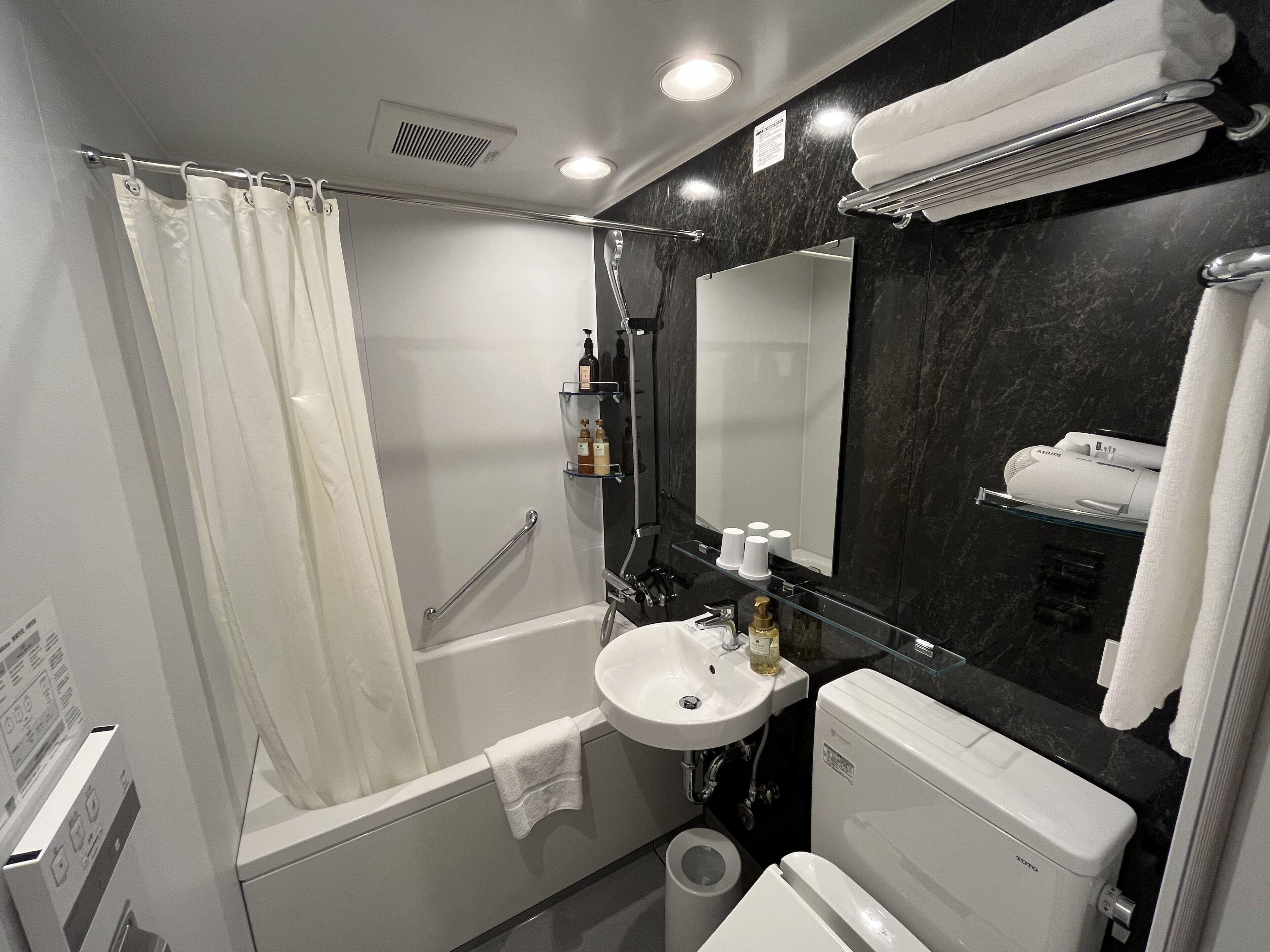 futocon twin room non-smoking | bathroom | combined shower/bathtub, free toiletries, hair dryer, slippers