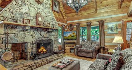 Privater Streichelzoo, Whirlpool, Feuerstelle, Wasserfall, YARD: Mountain Magic!