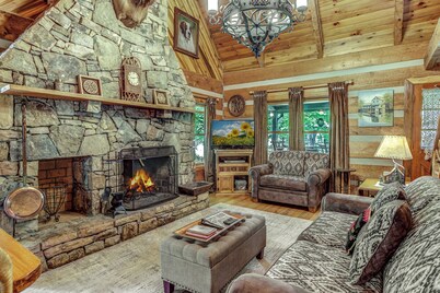 Magic Cabin with Private Petting Zoo and Hot Tub