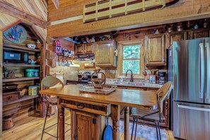 Fridge, microwave, oven, stovetop - Magic Cabin with Private Petting Zoo and Hot Tub (Sugar Grove)