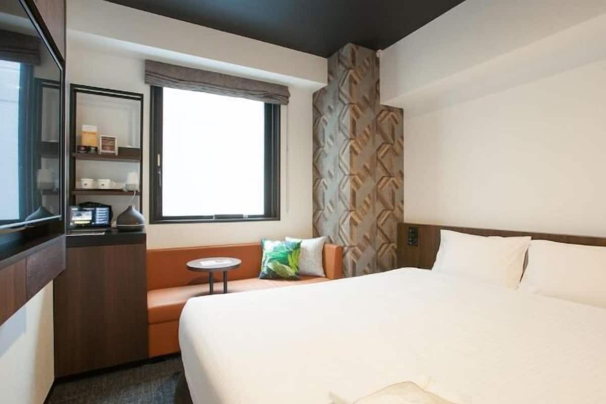 In-room safe, blackout curtains, free WiFi, bed sheets