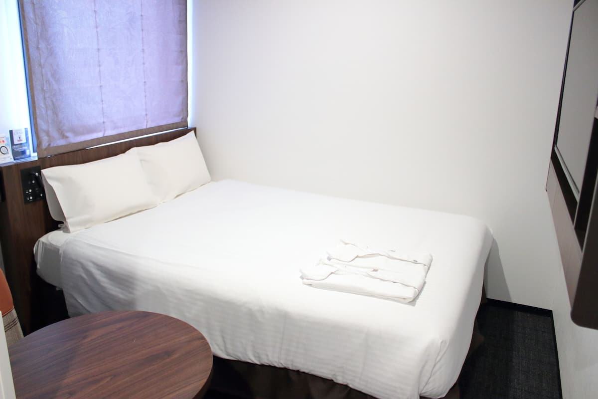 Standard Semi-Double Non Smoking | In-room safe, blackout curtains, free WiFi, bed sheets