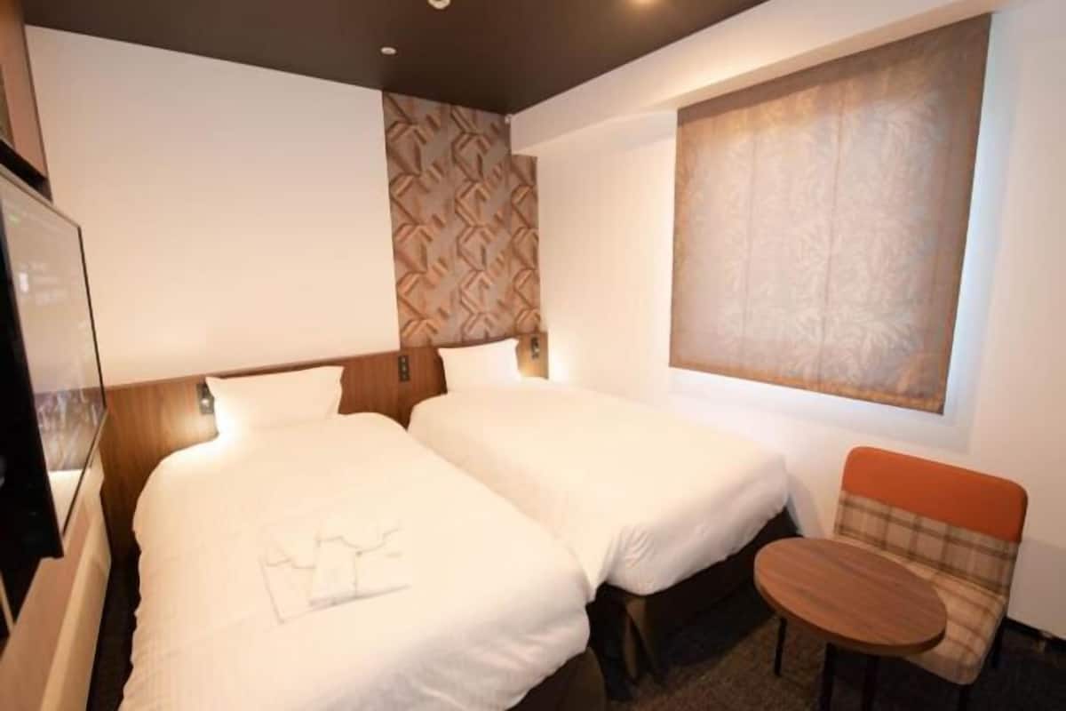 In-room safe, blackout curtains, free WiFi, bed sheets