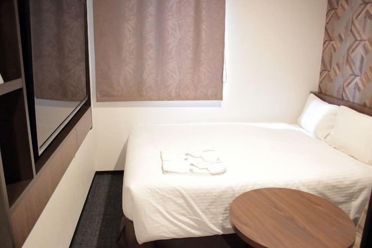 In-room safe, blackout drapes, WiFi (free), bed sheets