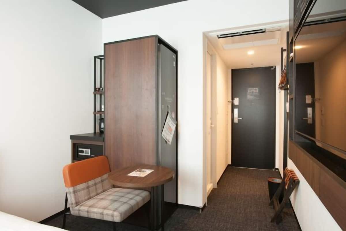 In-room safe, blackout curtains, free WiFi, bed sheets