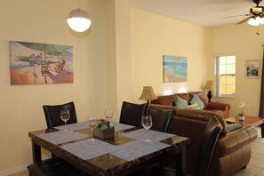 Dining - Family friendly villa, gated community, spa, heated pool, close to theme parks. (Kissimmee)