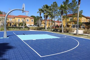 Sports court - Family friendly villa, gated community, spa, heated pool, close to theme parks. (Kissimmee)