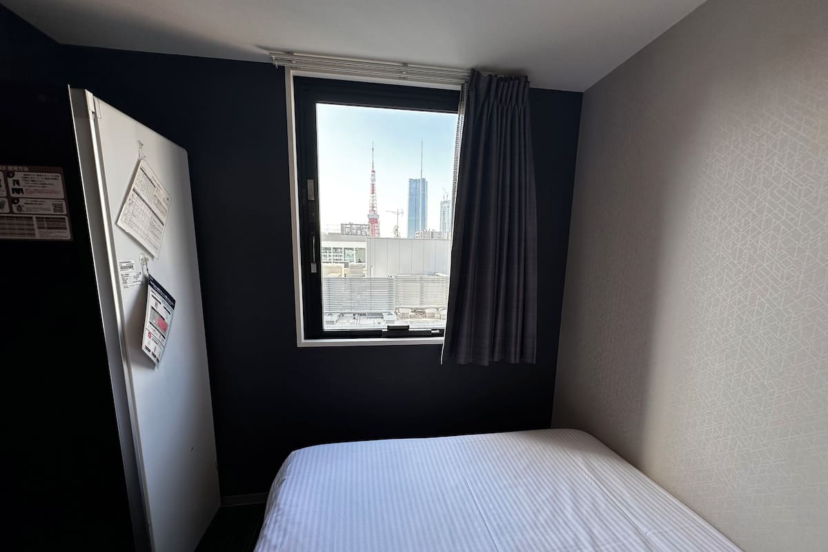 Down duvets, in-room safe, desk, free WiFi