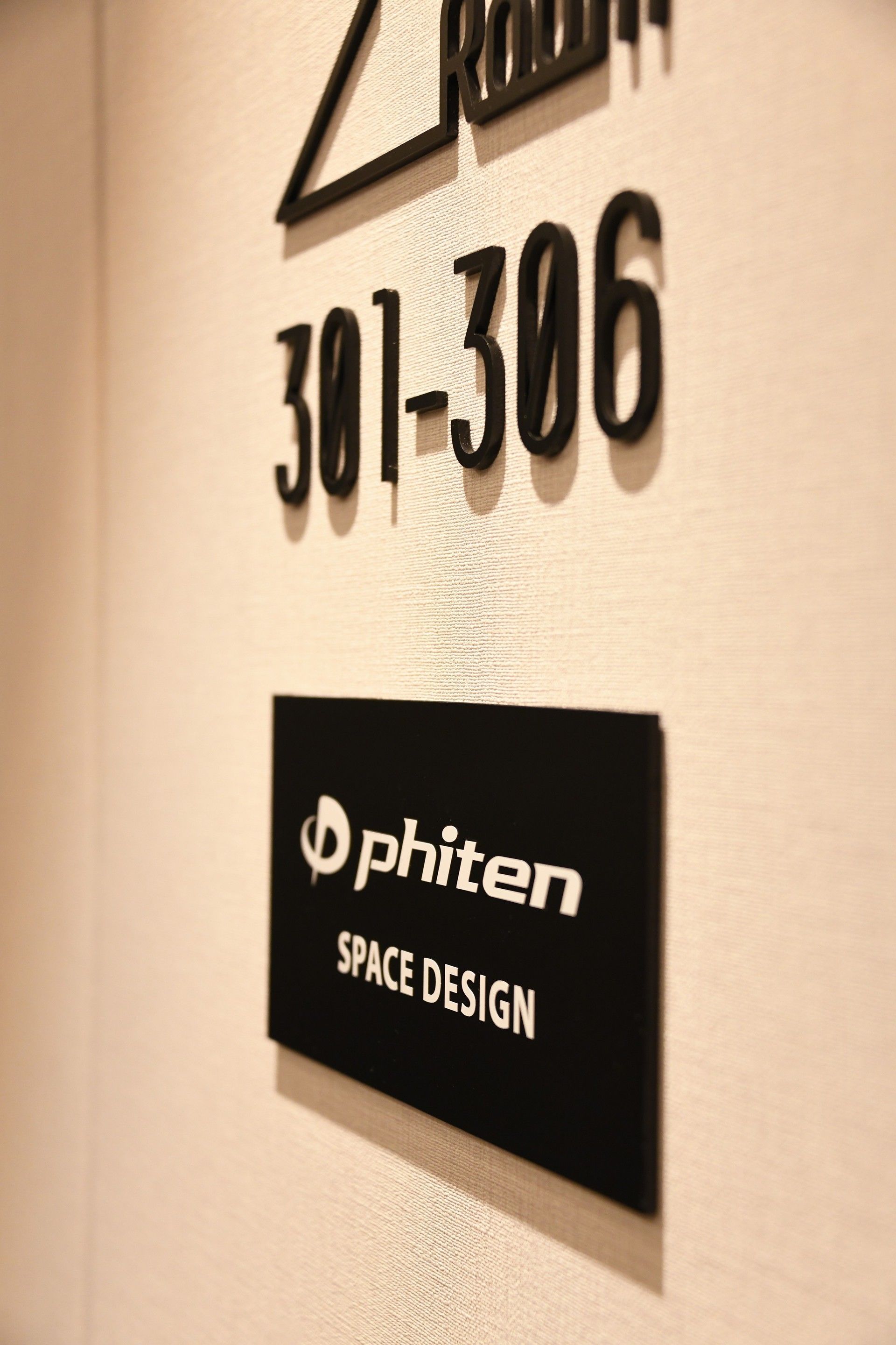 phiten twin room | down duvets, in-room safe, desk, free wifi