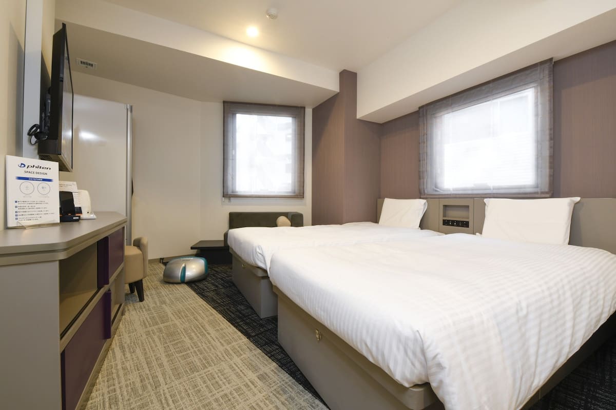 Down duvets, in-room safe, desk, free WiFi