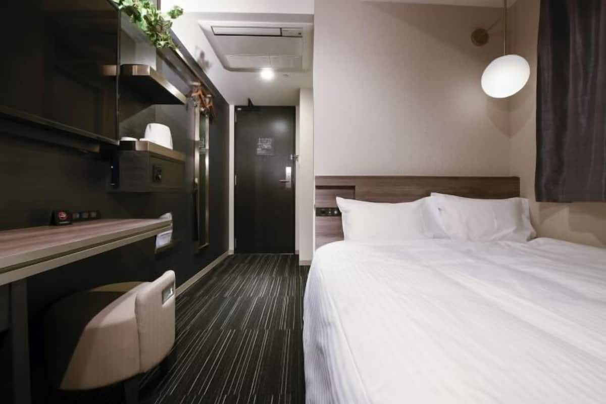 Dundyner, safe på rommet, skrivebord og wi-fi (inkludert)