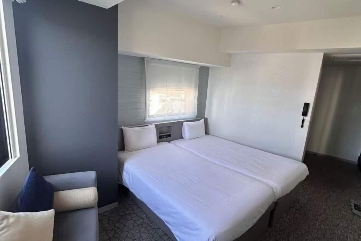 Down duvets, in-room safe, desk, free WiFi