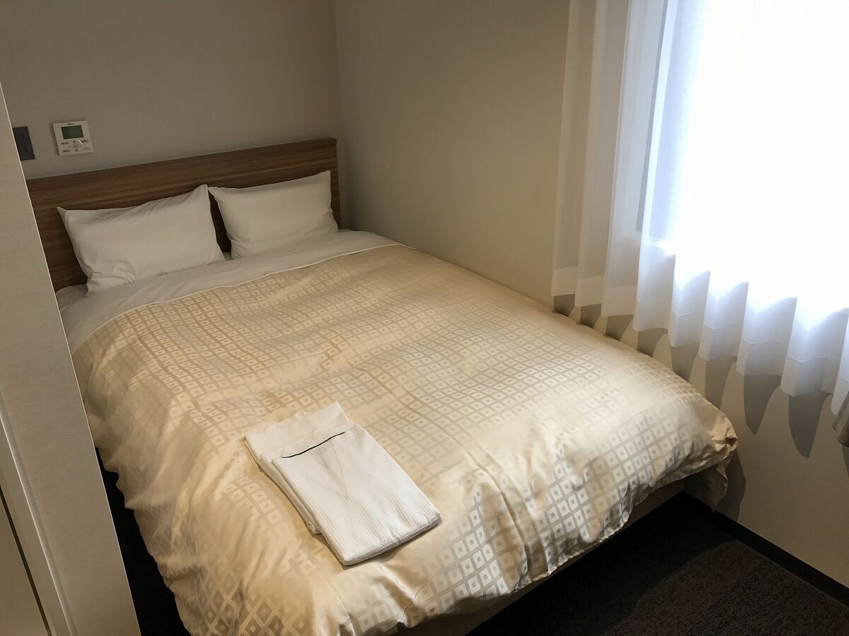 Een strijkplank/strijkijzer, gratis wifi, beddengoed