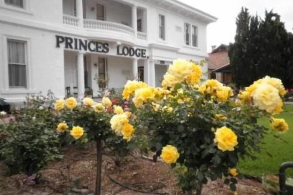 Princes Lodge Motel