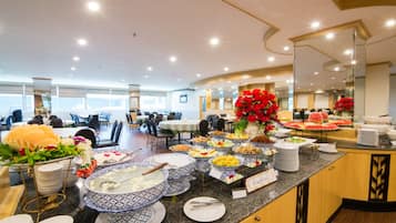 Daily buffet breakfast for a fee