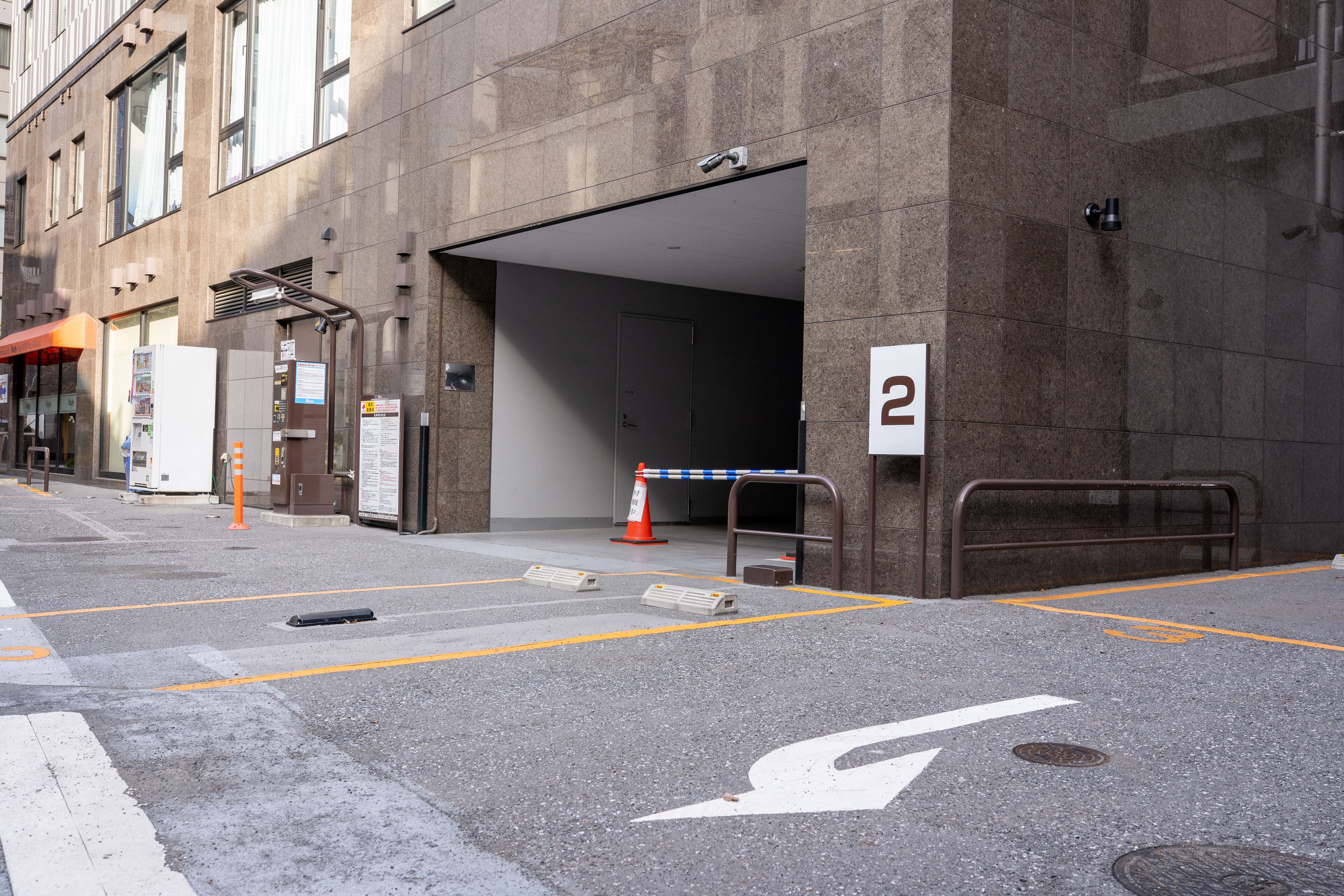 self-parking (surcharge) 3000 per night