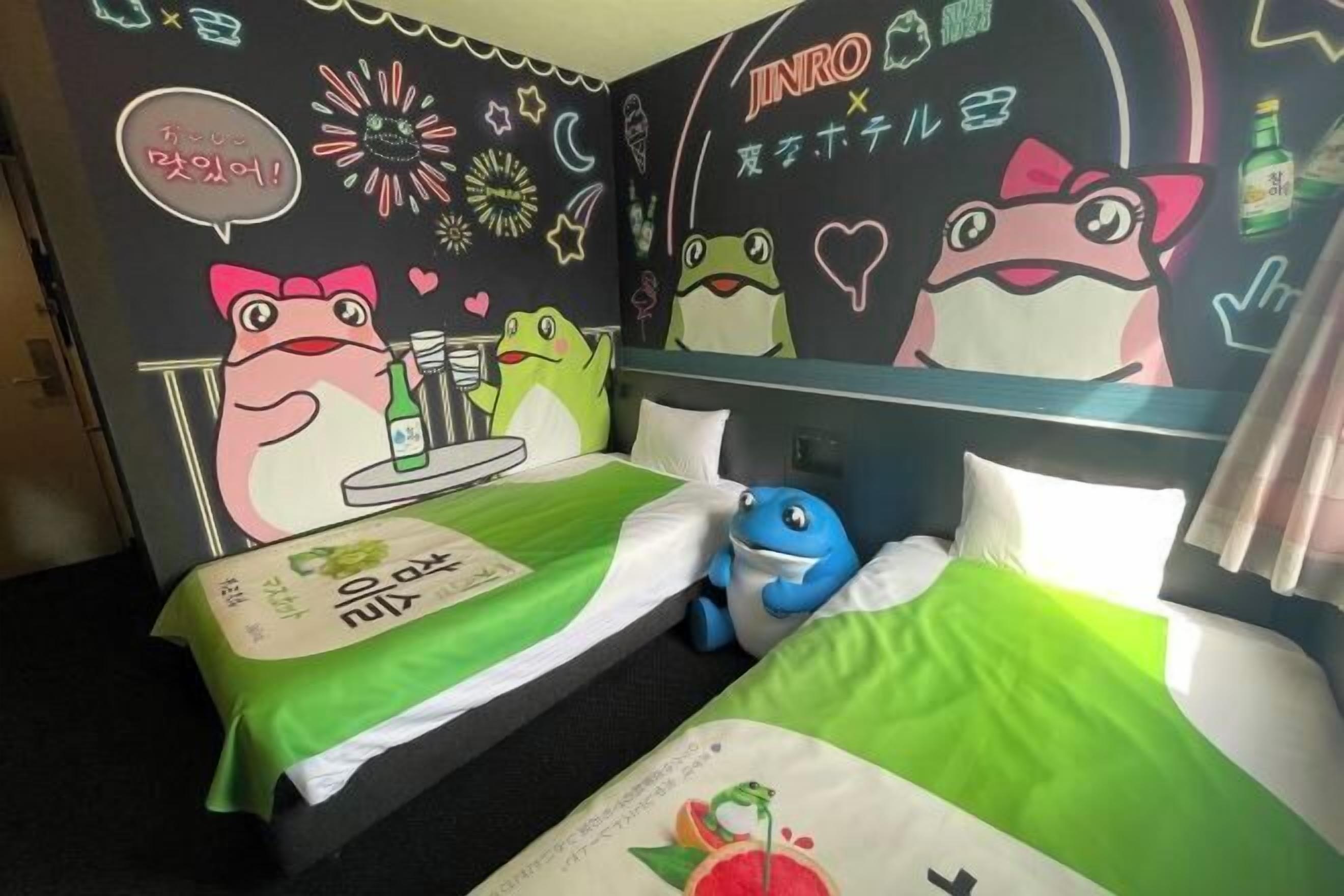 In-room safe, desk, laptop workspace, blackout curtains