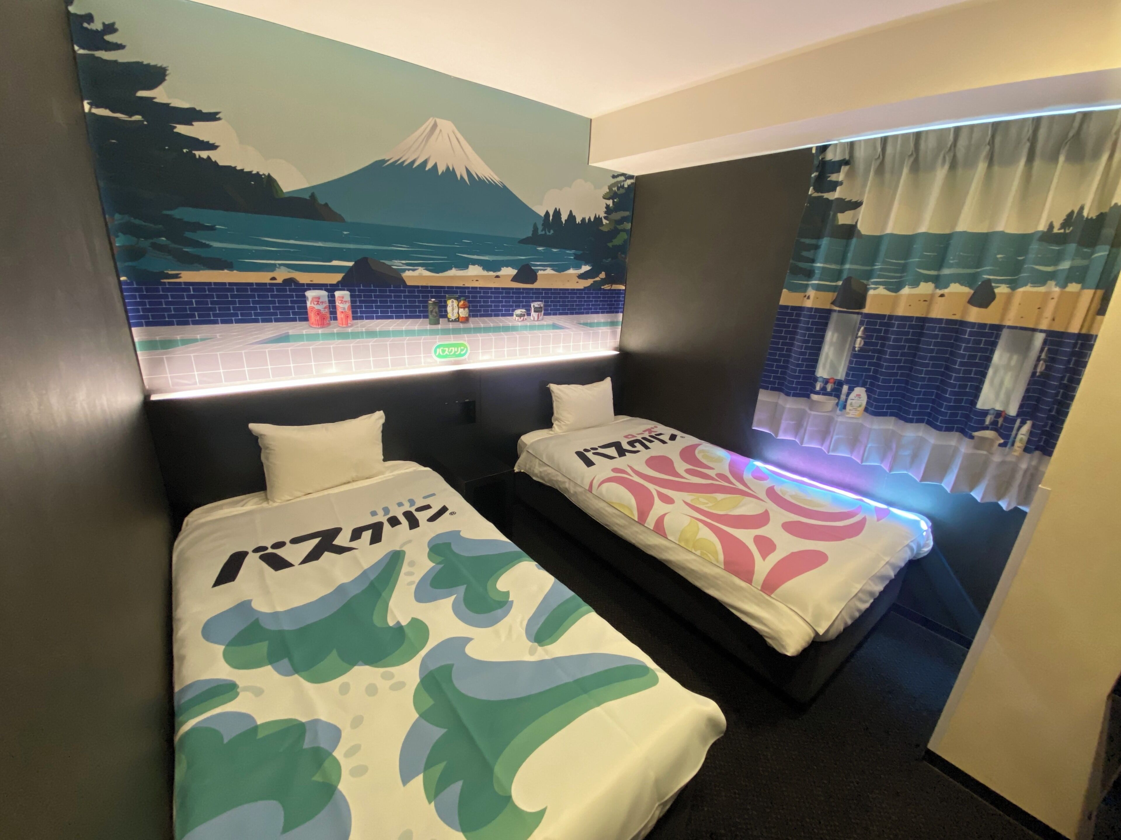 Tomannsrom, ikke-røyk | Safe på rommet, skrivebord og skrivebord for bærbar PC