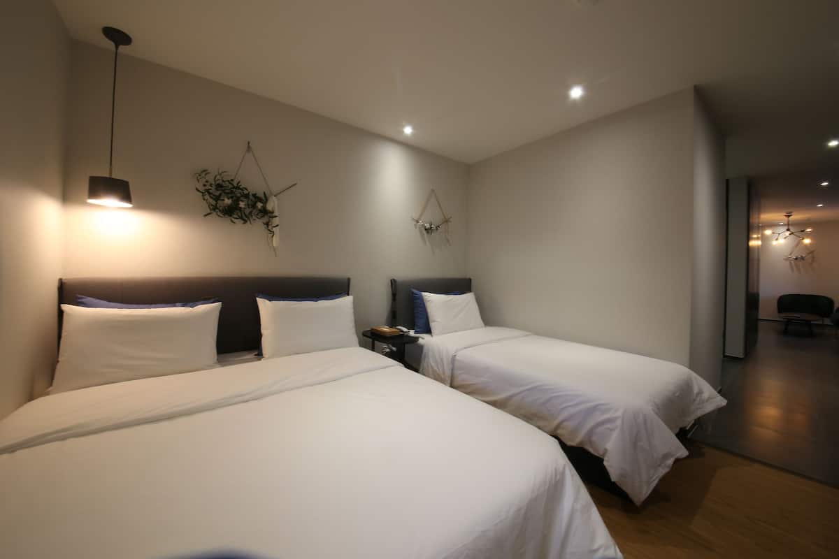 B - Suite | Down comforters, memory foam beds, desk, blackout drapes