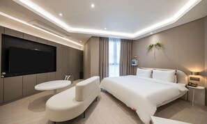 羽絨被、記憶床墊、獨特裝潢、布置獨特