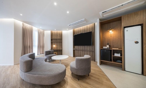 Brown Dot Hotel Masan