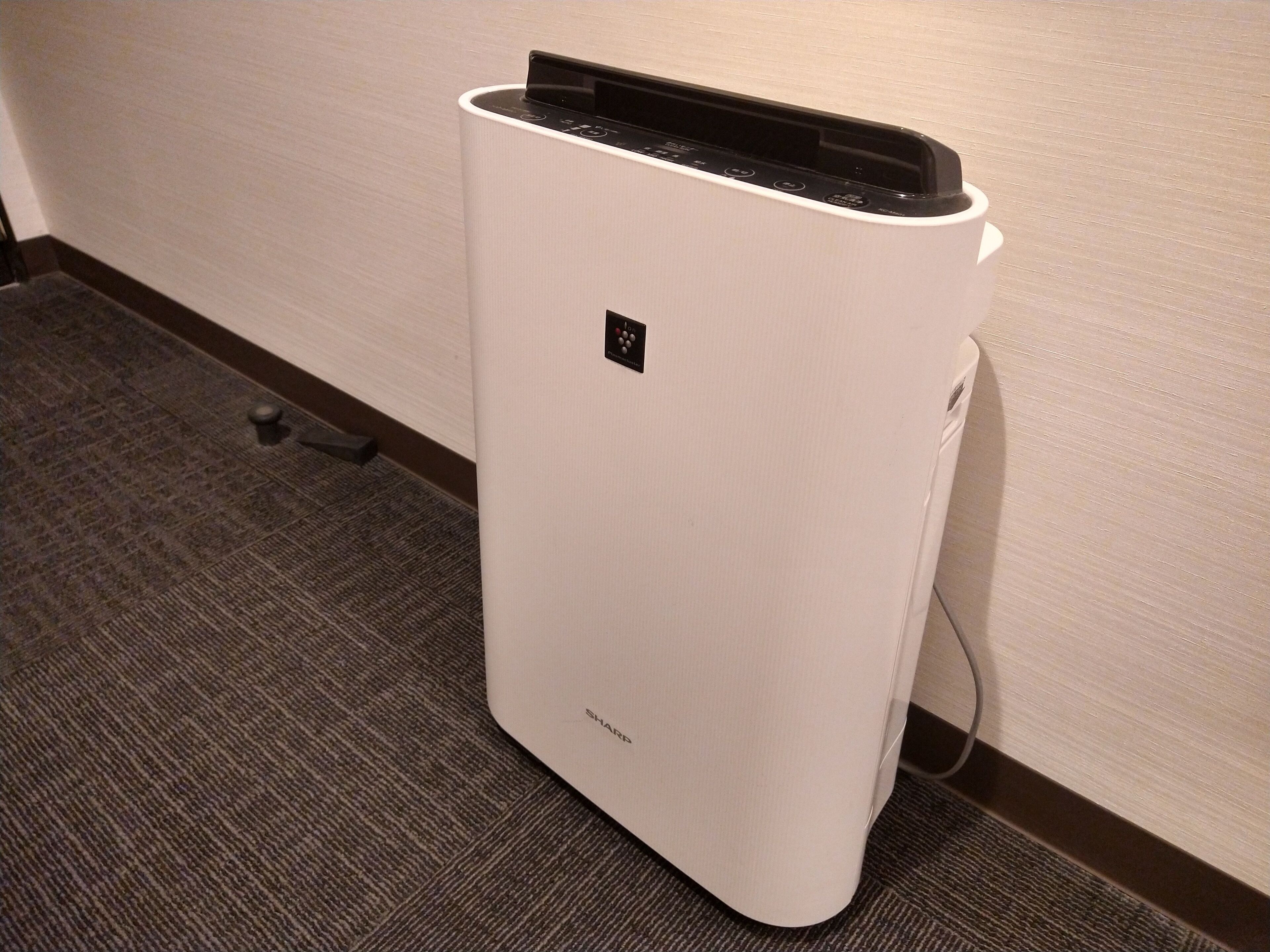 1 bedroom, desk, blackout curtains, soundproofing