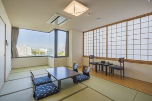 [Non Smoking] Japanese Style Room (33sqm) (max. 2 children) | Desk, blackout drapes, soundproofing, free WiFi - Hotel Hakata Nakasu Inn (Fukuoka)