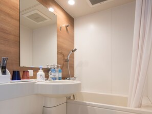 Desk, blackout drapes, soundproofing, free WiFi - Hotel Hakata Nakasu Inn (Fukuoka)