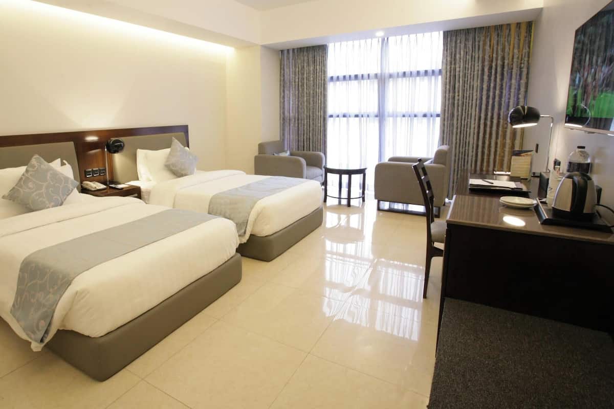 Premier Twin Room, Ensuite | Premium bedding, pillow-top beds, minibar, in-room safe