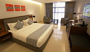 Deluxe Double Room, 1 King Bed, Ensuite | Premium bedding, pillowtop beds, minibar, in-room safe
