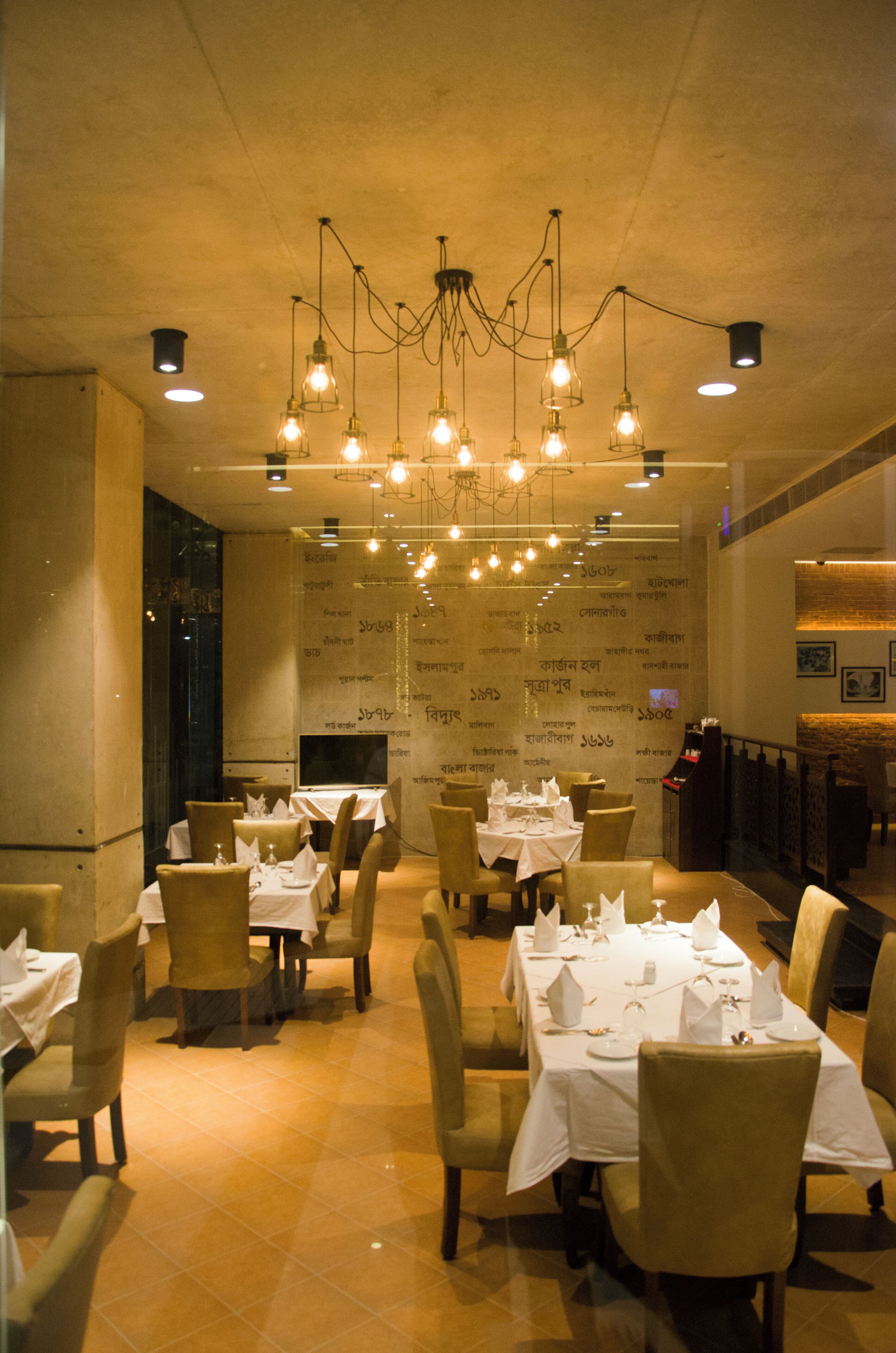 2 restaurants, local and international cuisine