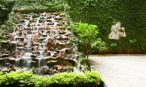 Treebo Komfort Suites, 3 Km From Mysore Palace