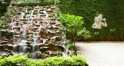 Treebo Komfort Suites, 3 Km From Mysore Palace