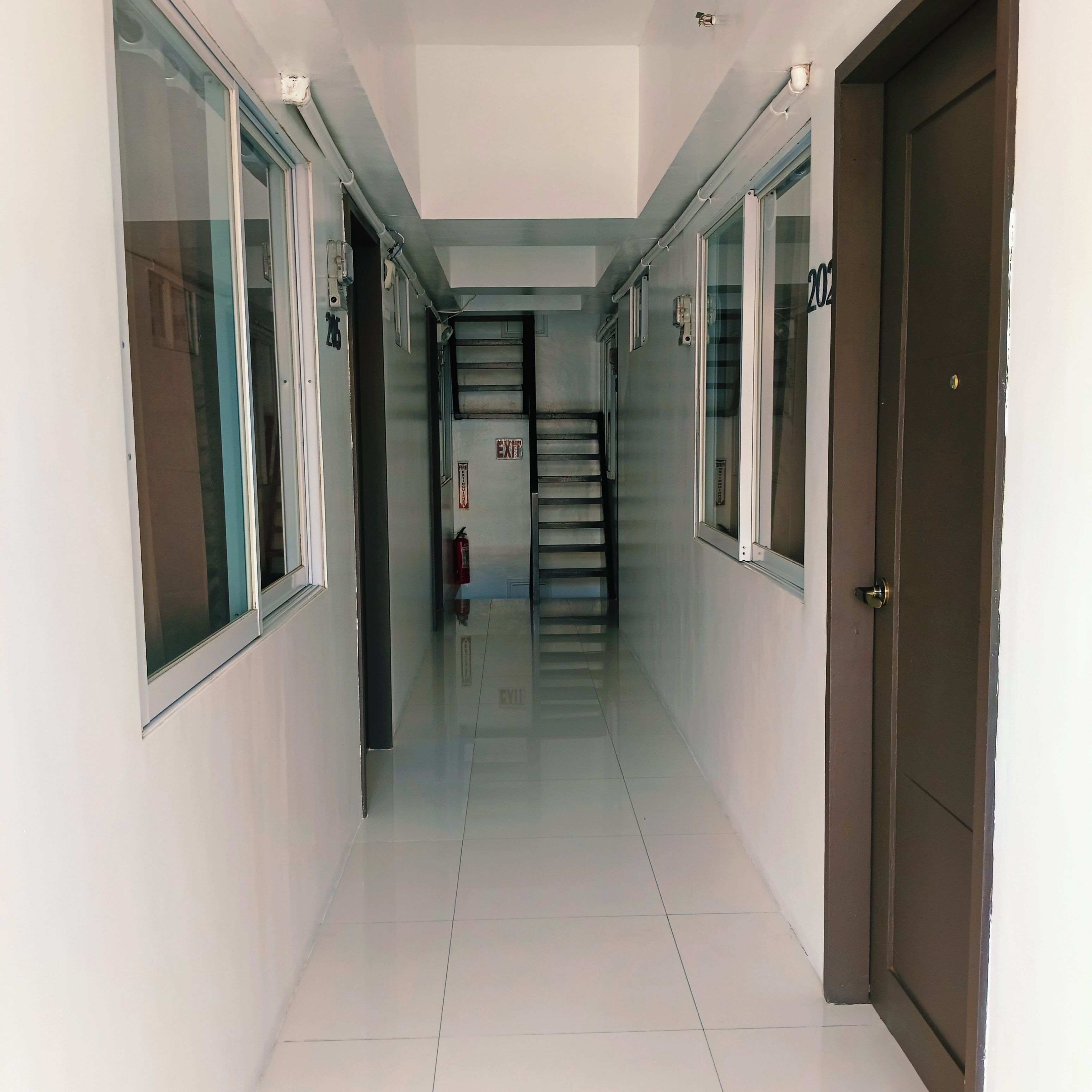 hypo-allergenic bedding, desk, free wifi, bed sheets