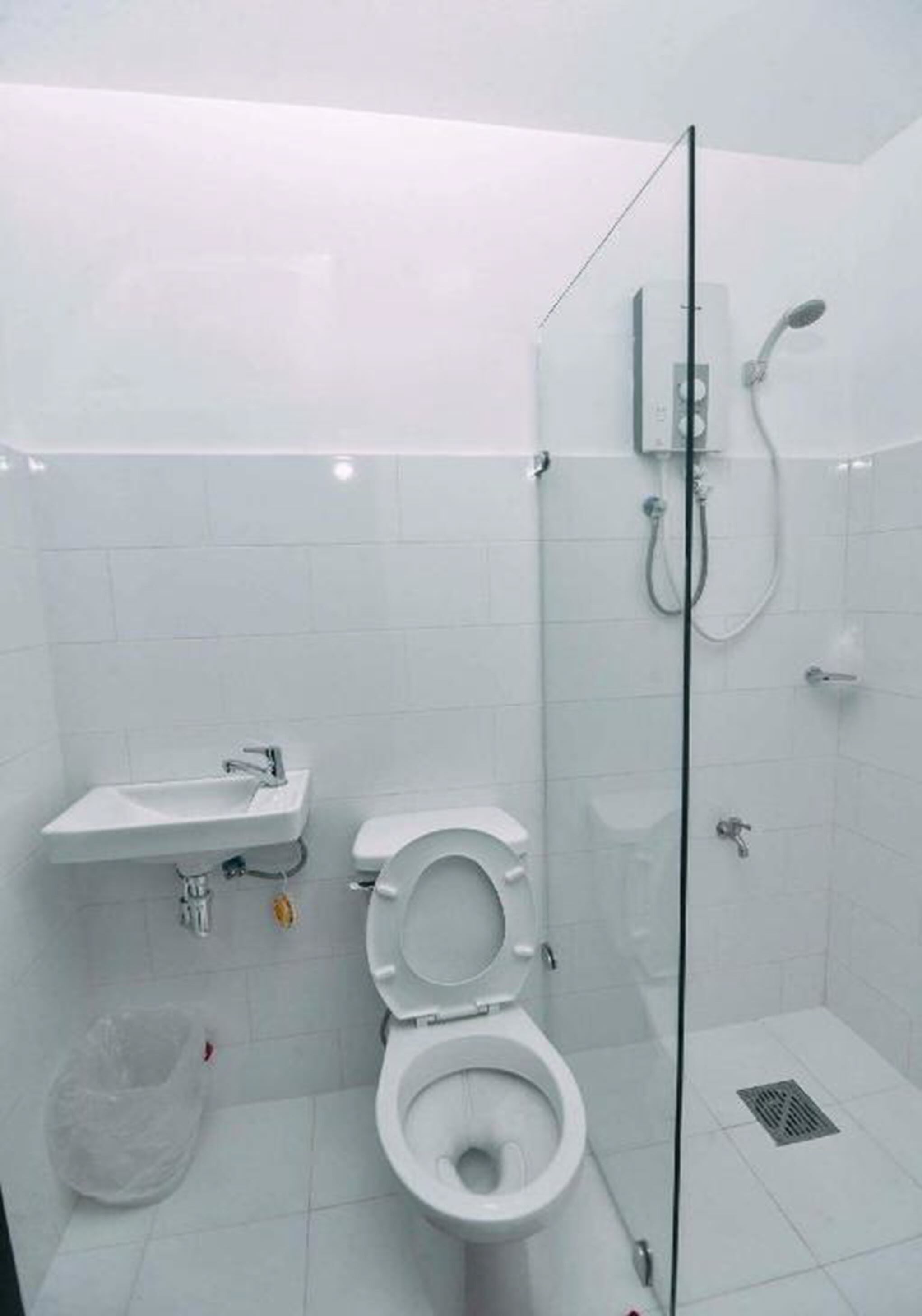 shower, free toiletries, slippers, towels