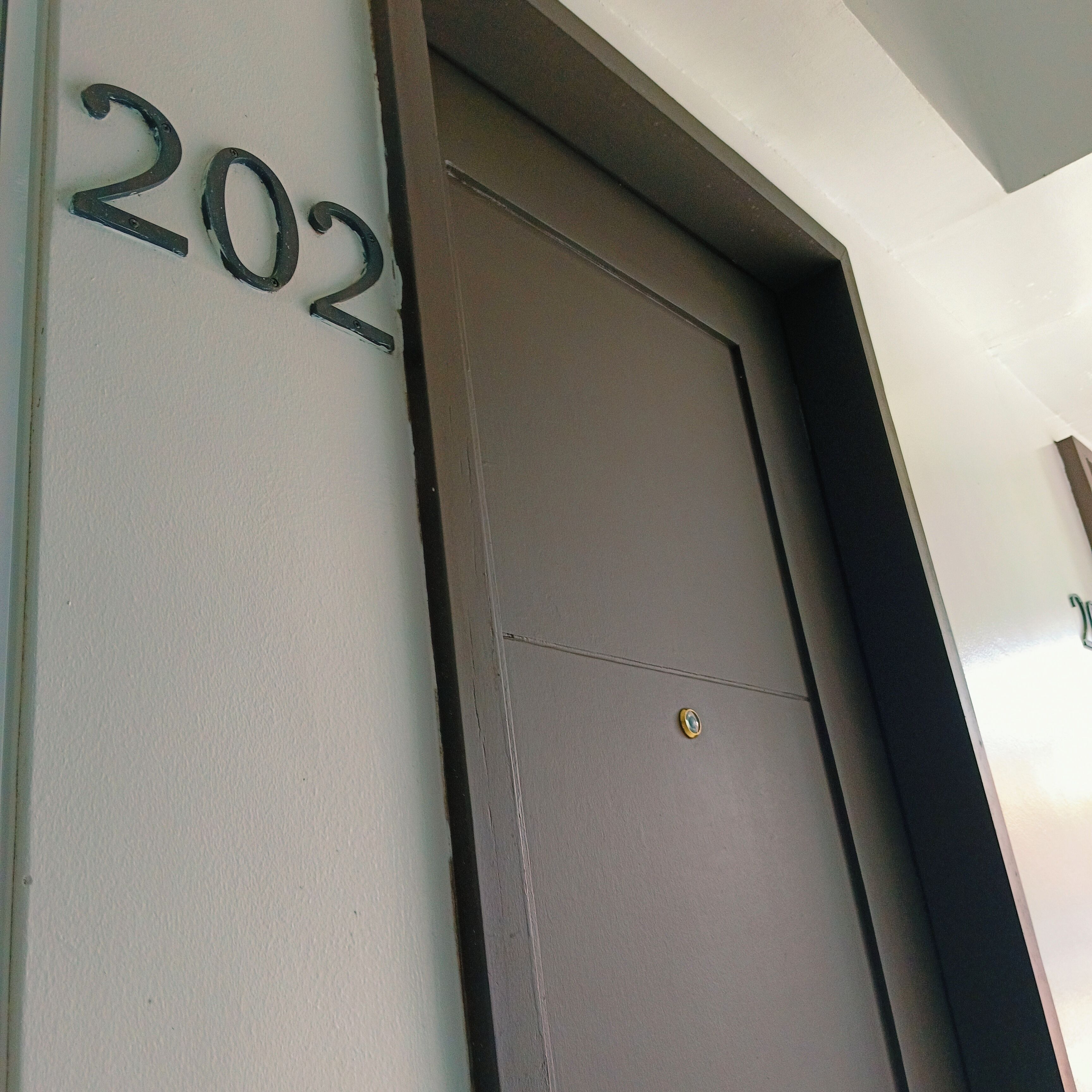 hypo-allergenic bedding, desk, free wifi, bed sheets