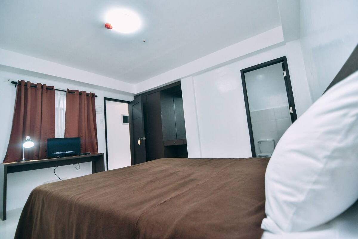 標準開放式客房 | 防敏寢具、書桌、免費 Wi-Fi、床單