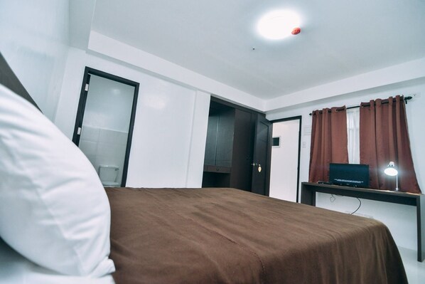 標準開放式客房 | 防敏寢具、書桌、免費 Wi-Fi、床單