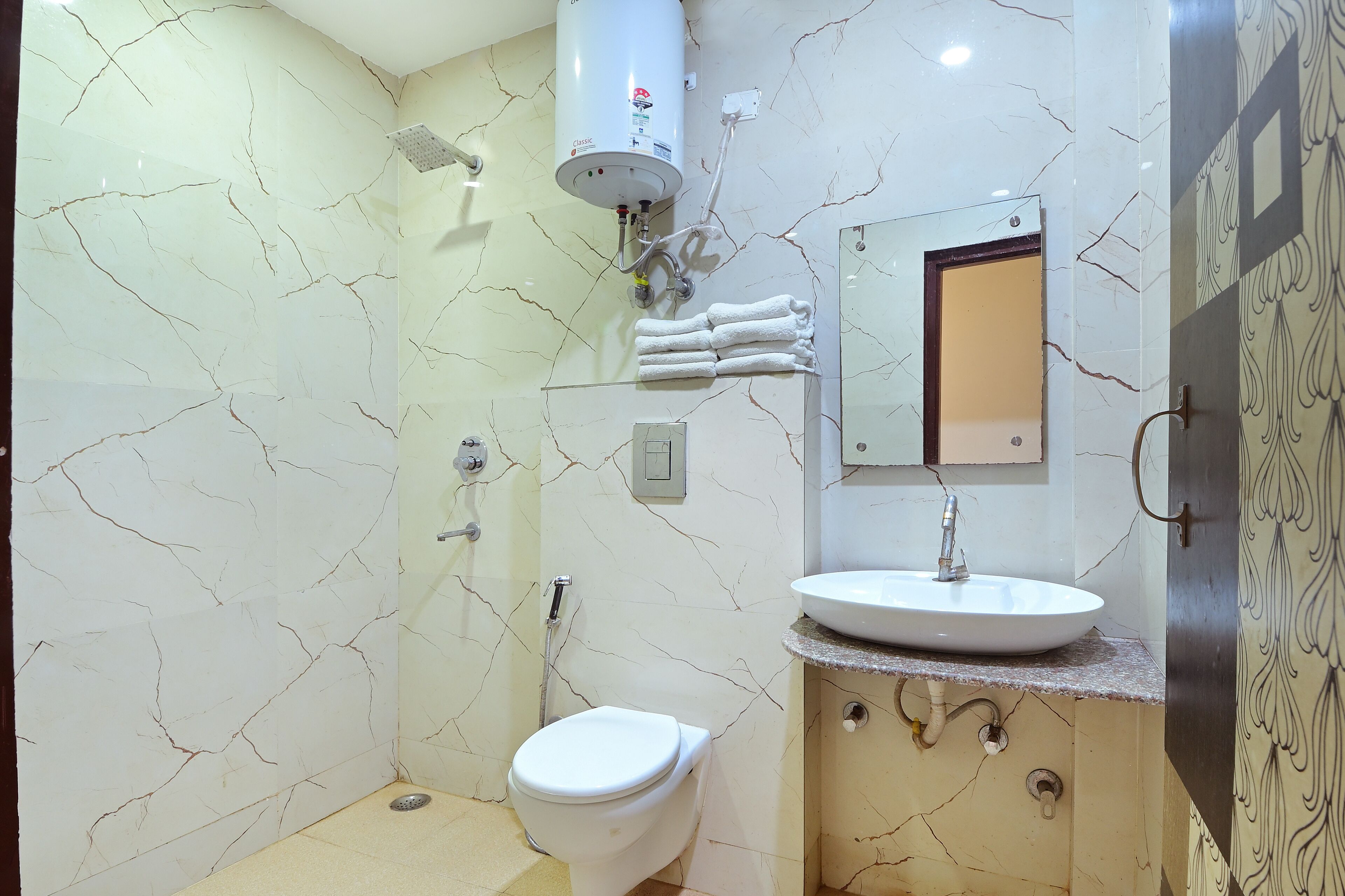 Foto - Hotel Glow Inn Paharganj-3 Mins Walk From New Delhi Railway Station
