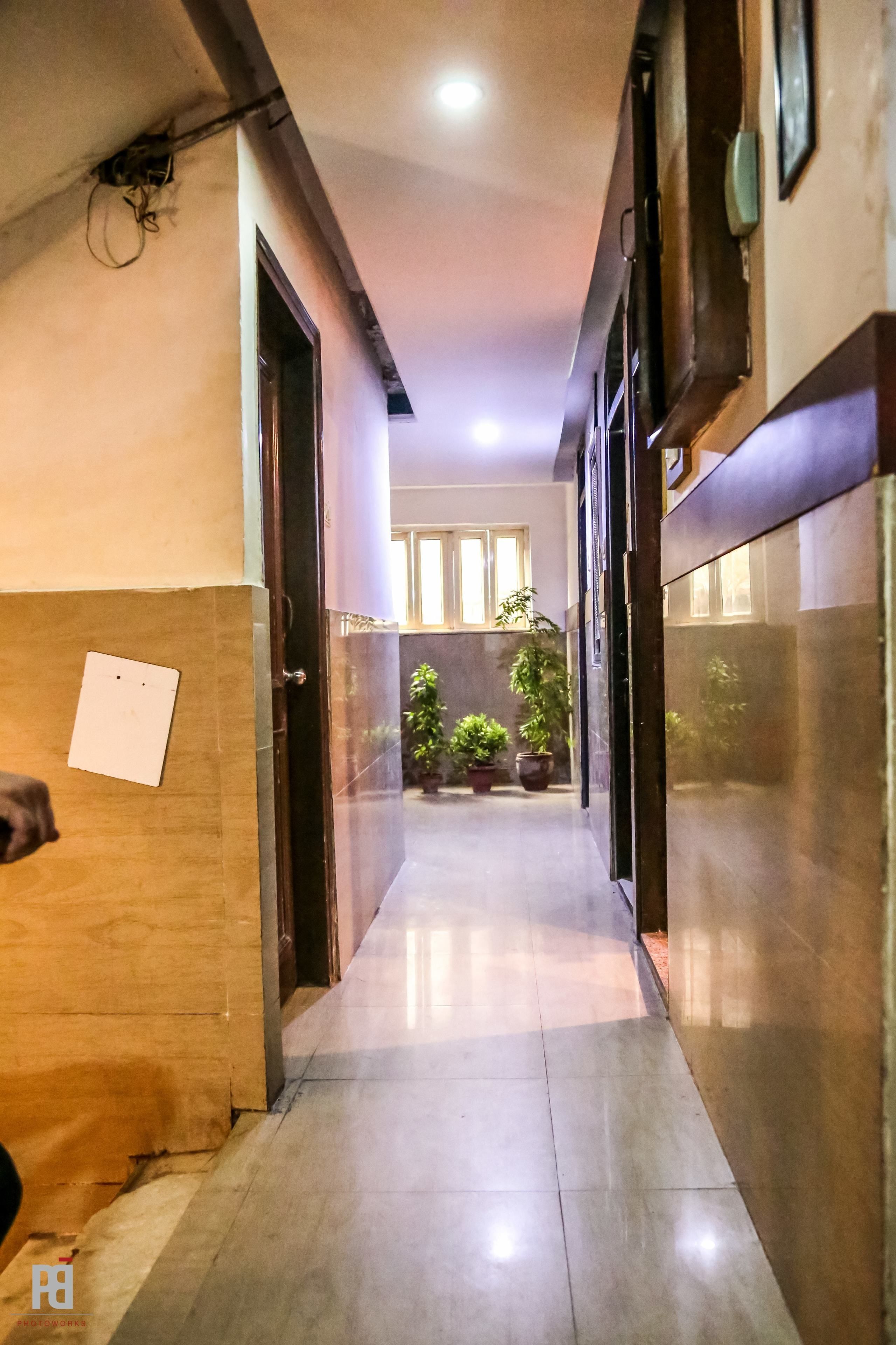 Foto - Hotel Glow Inn Paharganj-3 Mins Walk From New Delhi Railway Station