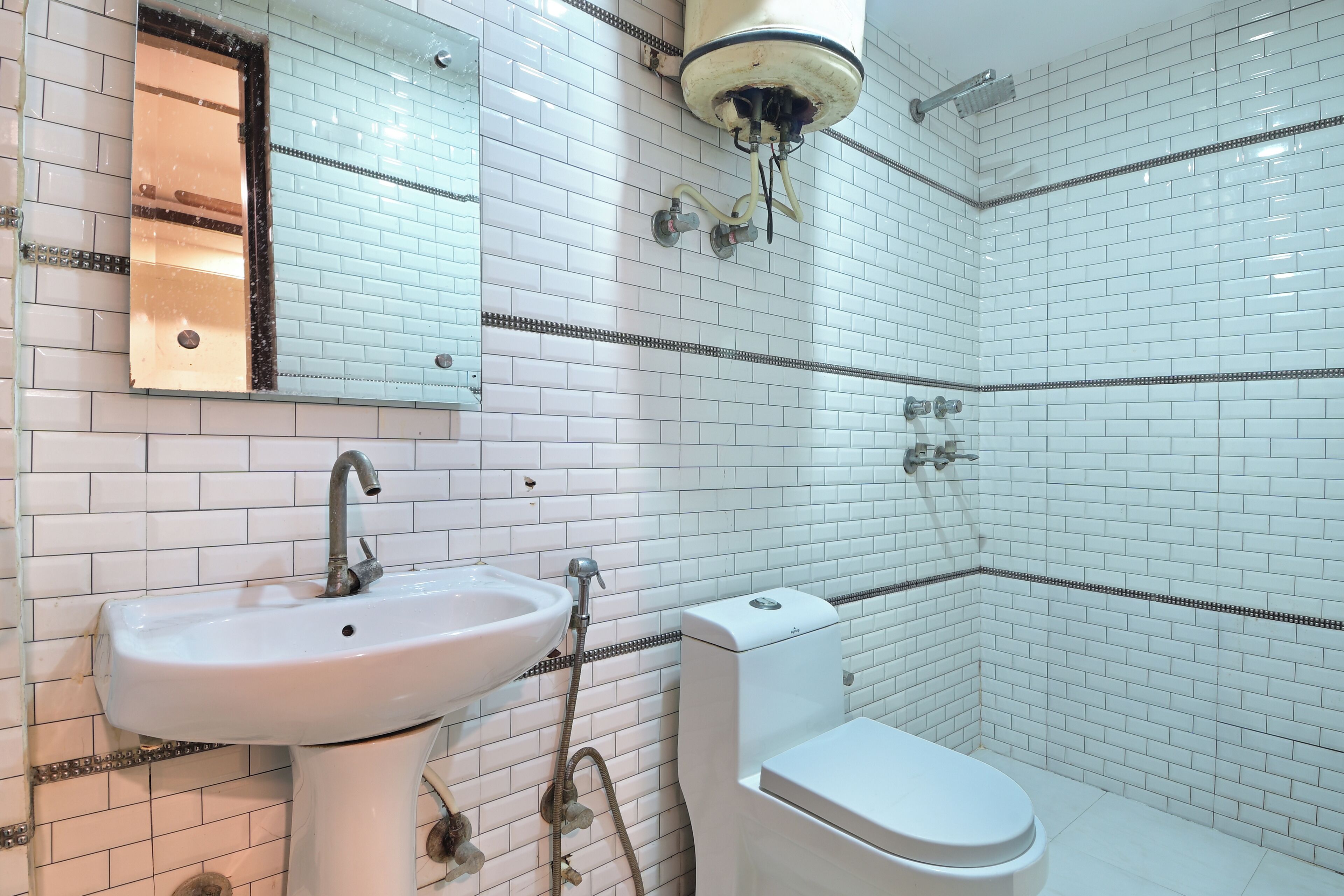 Foto - Hotel Glow Inn Paharganj-3 Mins Walk From New Delhi Railway Station