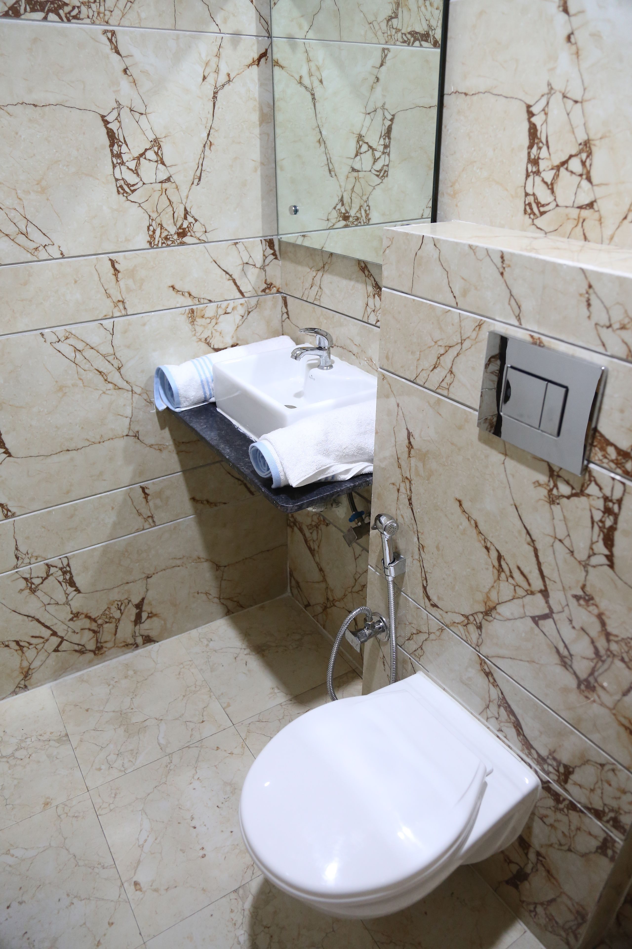 Foto - Hotel Glow Inn Paharganj-3 Mins Walk From New Delhi Railway Station